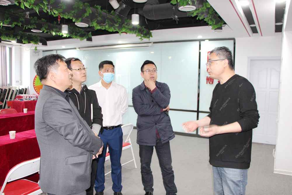 河南省紡織建筑設計院李鵬飛院長一行五人蒞臨博容參觀考察